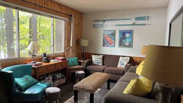 Appart'hÎtel, plusieurs lits, patio (Minocqua Shores #7) | Coin séjour