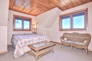 4 habitaciones, decoración personalizada y muebles diferentes 