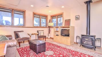 Casa, várias camas, varanda (Shoreview Lake House) | Área de estar