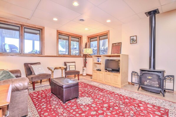 House, Multiple Beds, Patio (Shoreview Lake House) | Living area - Eikedahls' Shoreview Lake House (Minocqua)