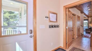 House, Multiple Beds, Patio (Shoreview Lake House) | Interior