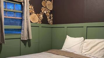 Cabin, 2 Double Beds, Kitchen, Garden View (GS Woodies Perch 5) | 2 bedrooms, individually decorated, individually furnished, bed sheets