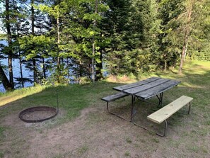 BBQ/picnic Area - Gresham Shores - Woodies Perch - PET Friendly (Woodruff)