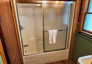 Cabin, 2 Double Beds, Kitchen, Garden View (GS Woodies Perch 5) | Bathroom - Gresham Shores - Woodies Perch - PET Friendly (Woodruff)