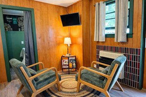 Interior - Gresham Shores - Woodies Perch - PET Friendly (Woodruff)