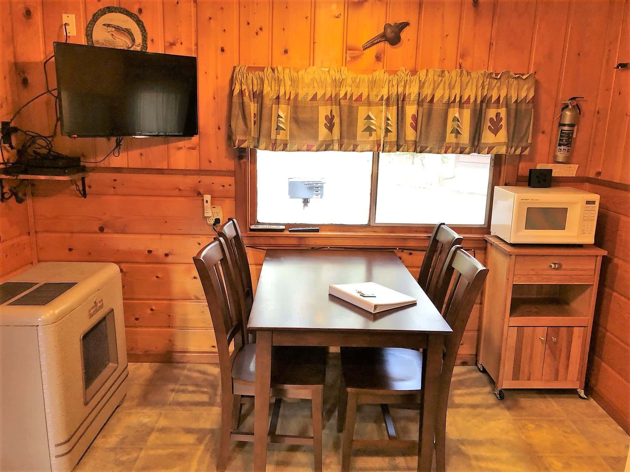 Cabin, 1 Queen Bed with Sofa bed, Kitchen, Garden View (Old Stoney's Perch) | 1 bedroom, individually decorated, individually furnished, bed sheets