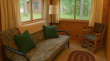 Cabin, 1 Queen Bed with Sofa bed, Kitchen, Garden View (Old Stoney's Perch) | Living area