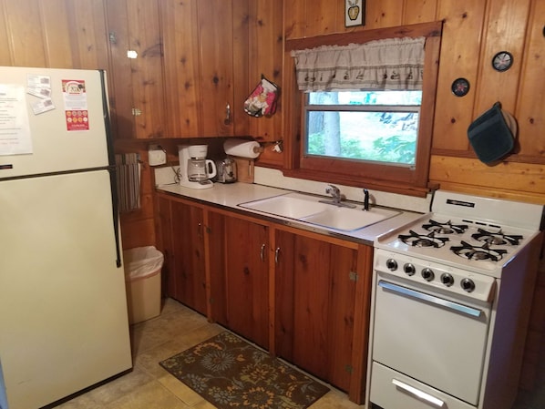 Cabin, 1 Queen Bed with Sofa bed, Kitchen, Garden View (Old Stoney's Perch) | Private kitchen - Old Stoney's Perch - Big Arbor Vitae Lake (Woodruff)