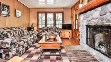 House, Multiple Beds, Fireplace (Hearthwood Beach HS) | Living area