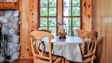 House, Multiple Beds, Fireplace (Hearthwood Beach HS) | Dining