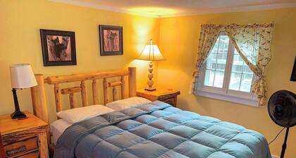 Blue Lake Cottage - Pet Friendly Rental