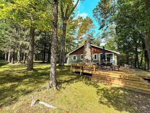 Outdoor dining - Blue Lake Cottage - Pet Friendly Rental (Minocqua)