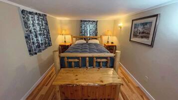 House, Multiple Beds, Patio (Blue Lake Cottage) | 3 bedrooms, individually decorated, individually furnished, bed sheets