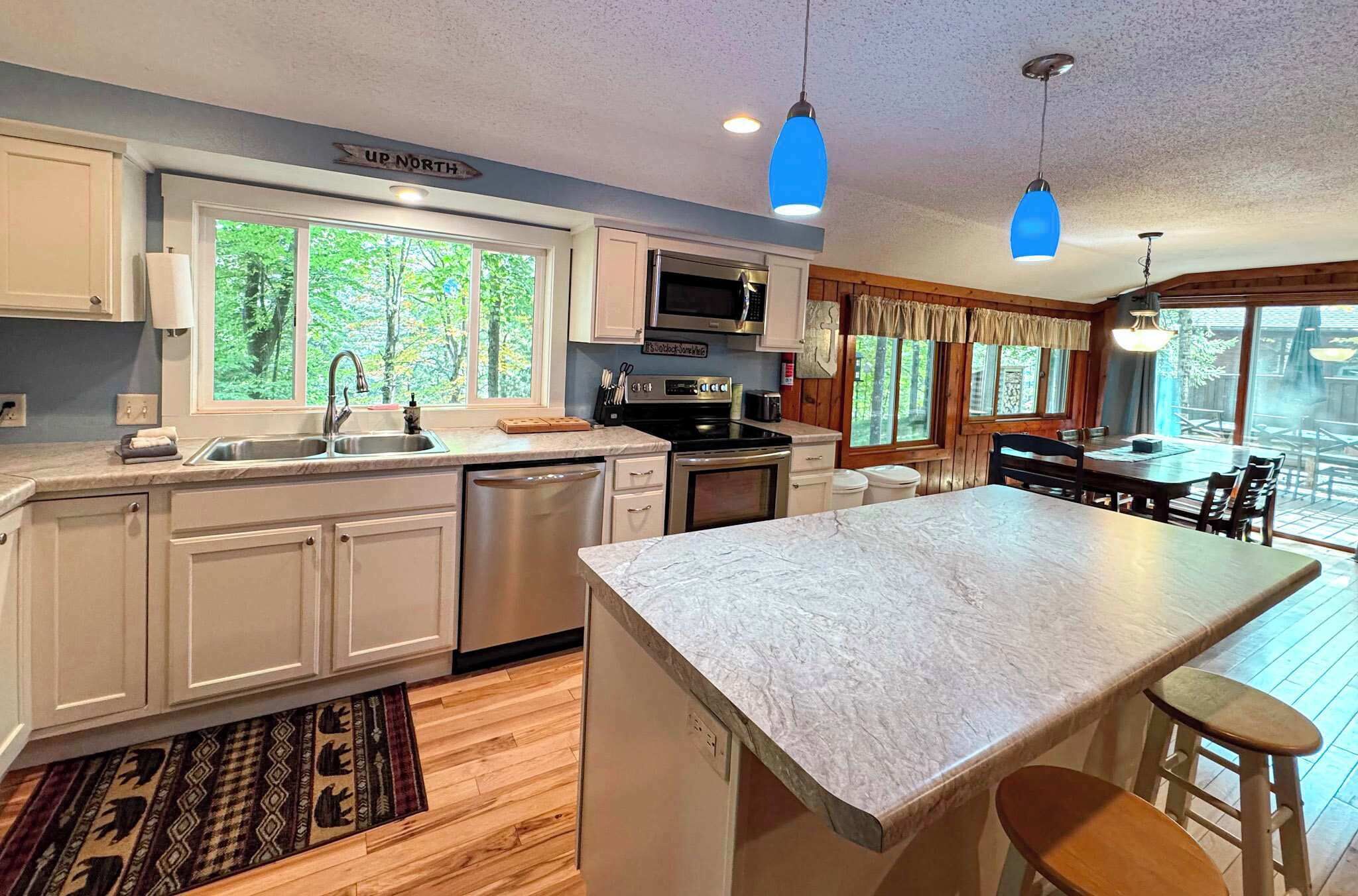 House, Multiple Beds, Patio (Blue Lake Cottage) | Private kitchen