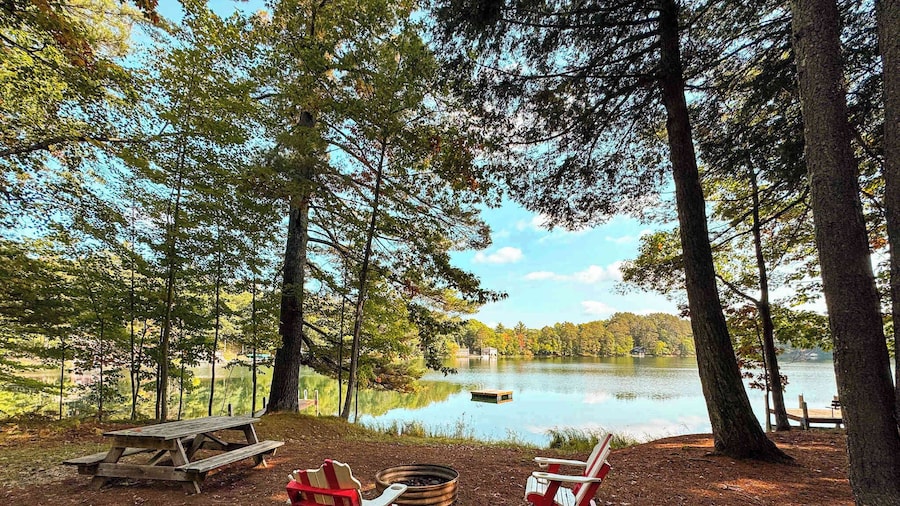 Blue Lake Cottage - Pet Friendly Rental