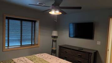 House, Multiple Beds, Patio (Fox's Den)