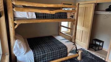 House, Multiple Beds, Patio (Fox's Den) | 3 bedrooms, individually decorated, individually furnished, bed sheets