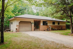 Exterior - Brandy Bay Hideaway: Pet Friendly Retreat (Woodruff)