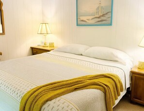 House, Multiple Beds, Kitchen, Garden View (Brandy Bay Hideaway) | 3 bedrooms, individually decorated, individually furnished, bed sheets - Brandy Bay Hideaway: Pet Friendly Retreat (Woodruff)