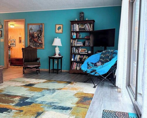 Brandy Bay Hideaway: Pet Friendly Retreat