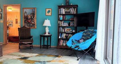 Brandy Bay Hideaway: Pet Friendly Retreat