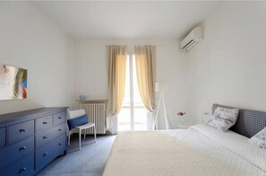 WiFi - Central apartment in Garda, 300 m from Lake Garda, parking for a fee (Garda)