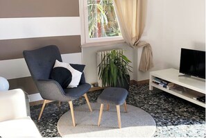 Living area - Central apartment in Garda, 300 m from Lake Garda, parking for a fee (Garda)