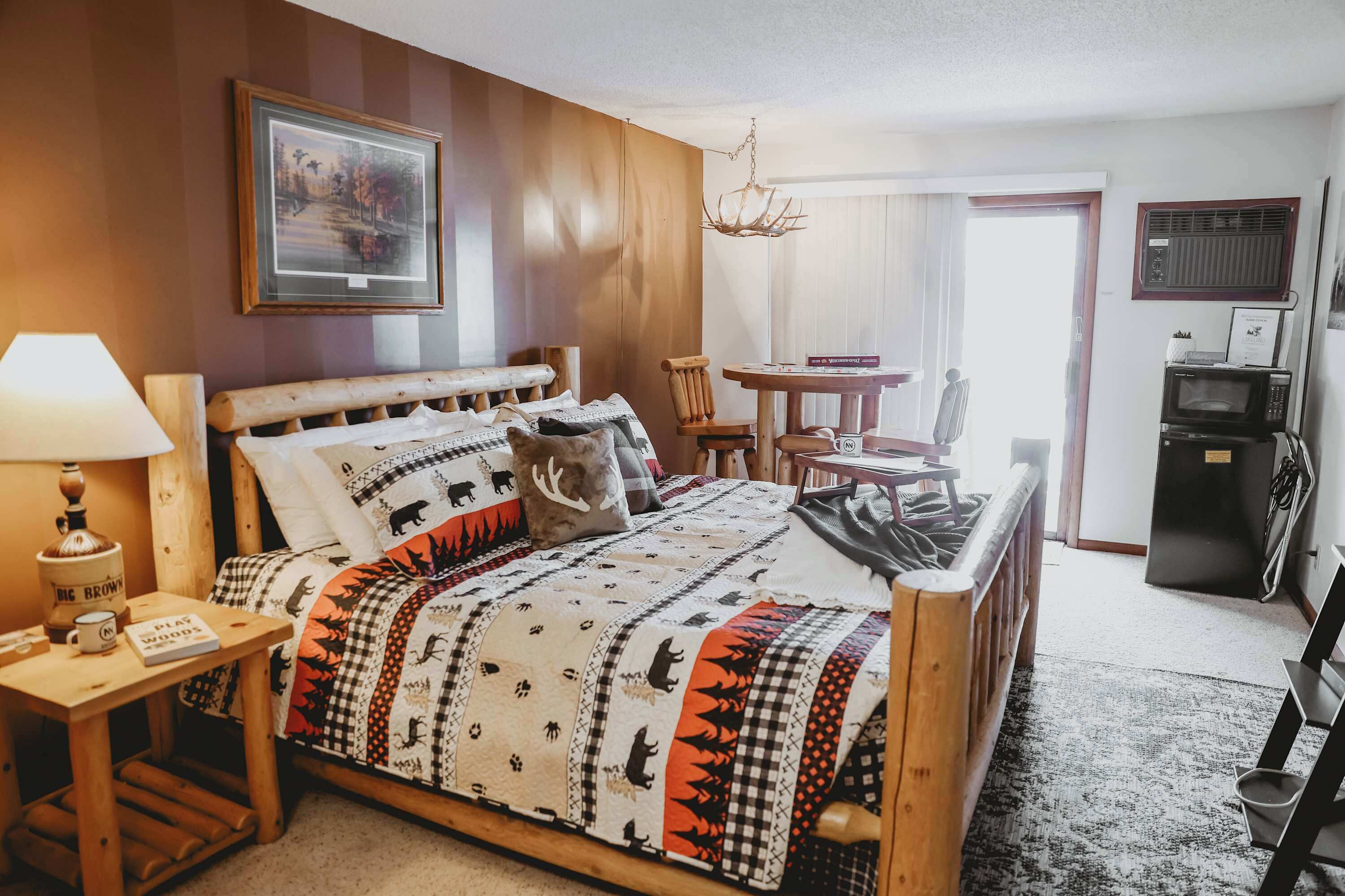 Stüdyo, 1 En Büyük (King) Boy Yatak, Veranda (Island Cove Resort 6) | 1 yatak odası, ayrı ayrı dekore edilmiş, ayrı ayrı döşenmiş 