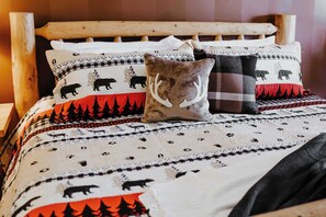 Studio, 1 King Bed, Patio (Island Cove Resort 6) | 1 bedroom, individually decorated, individually furnished - Island Cove #6 - On Lake Minocqua (Minocqua)