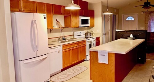 3-bedroom house in serene Charleston with cool AC and charm