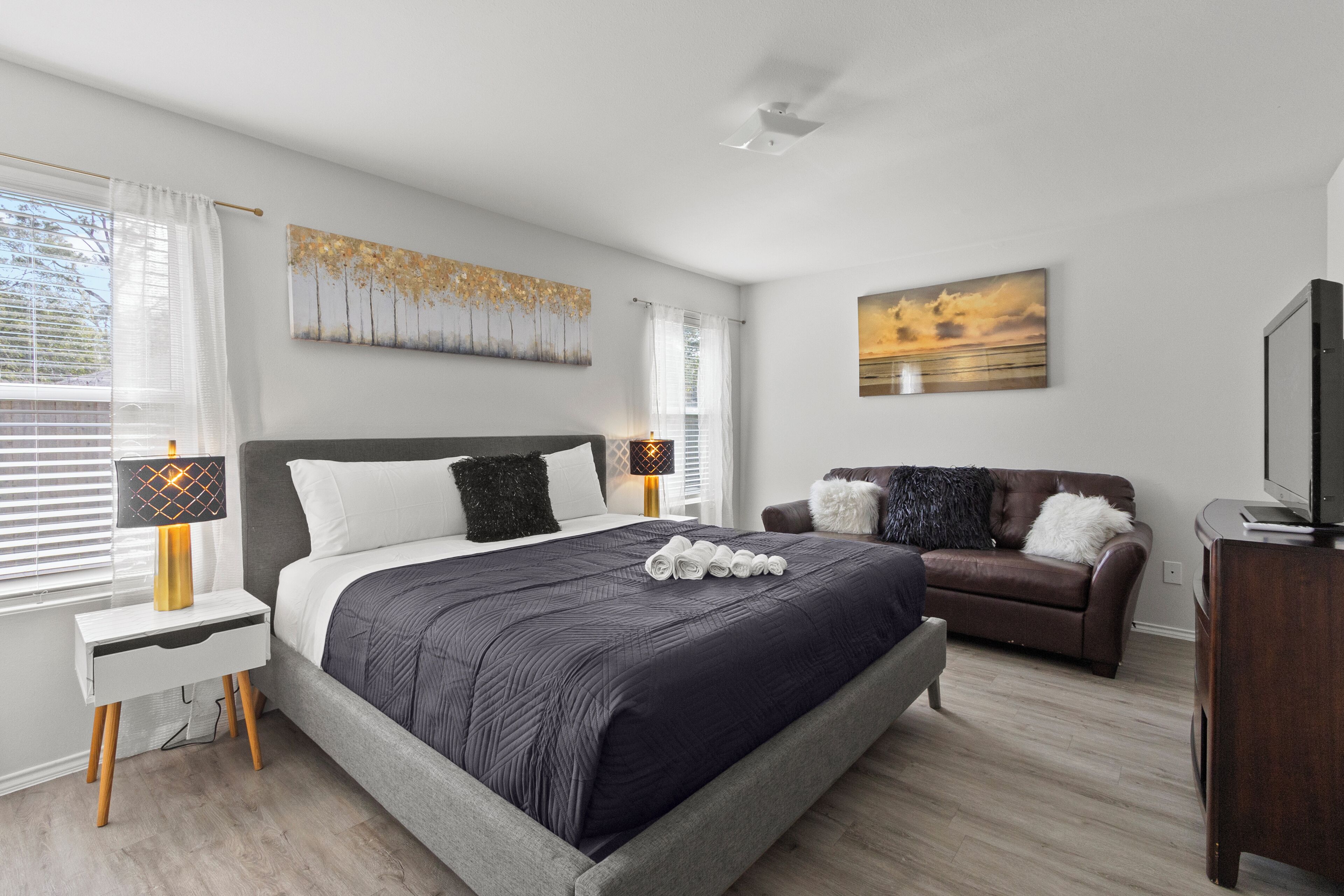 4 bedrooms, iron/ironing board, free WiFi, bed sheets