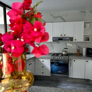 Tủ lạnh, lò vi sóng 