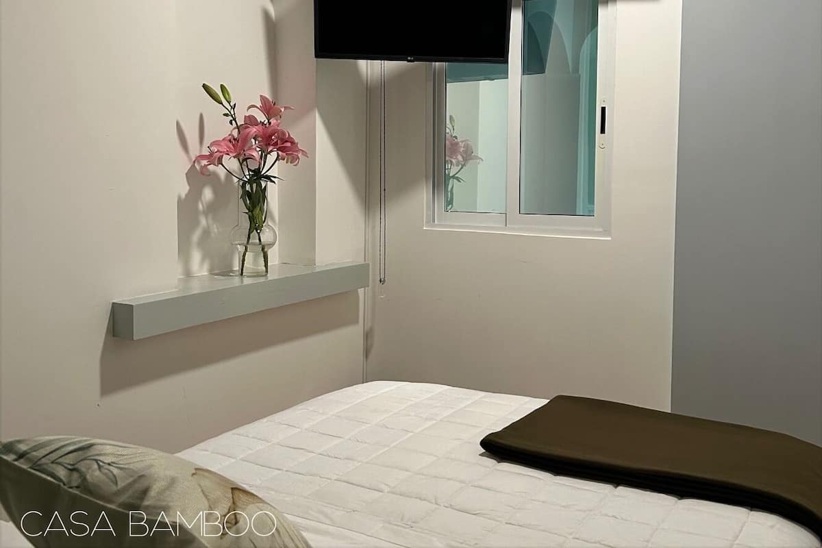 Blackout curtains, free WiFi