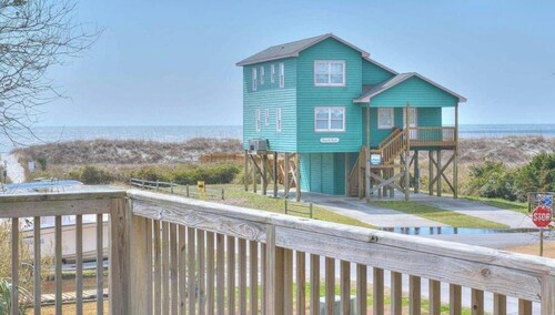 The Compass OKI: Beautiful Beach House on OKI, NC- 250 feet from access