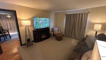 Televisión y chimenea