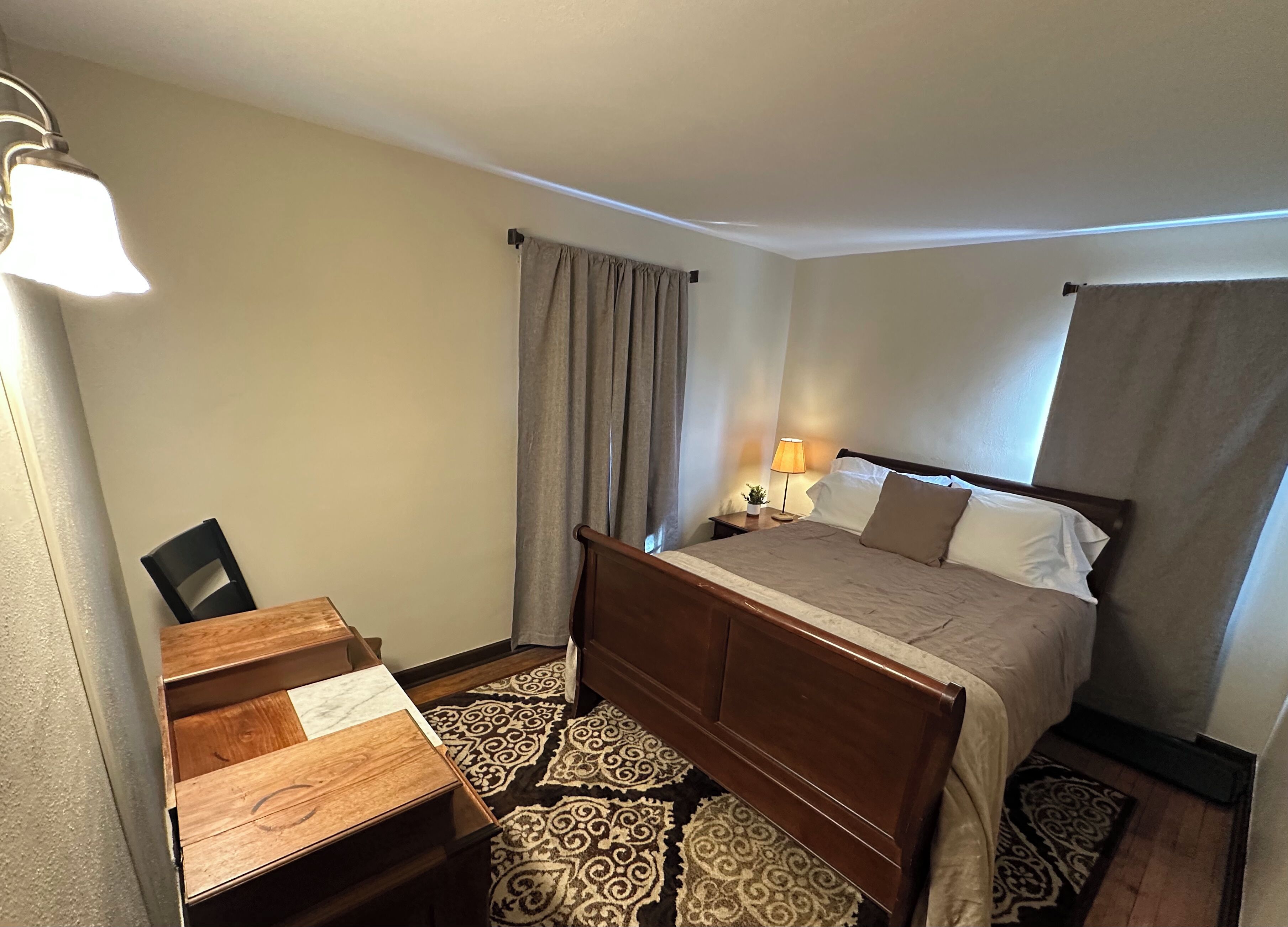 Iron/ironing board, WiFi, bed sheets