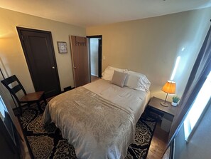 Silitysrauta/-lauta, Wi-Fi, vuodevaatteet