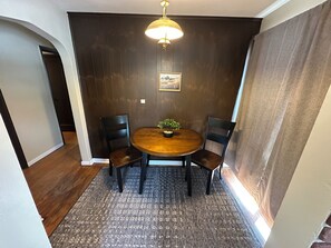 Dining - 2 BR Home in Quaint Beaver-Riverwalk, Shops & Nightlife! Near PIT, WiFi, 65" TV! (Beaver)