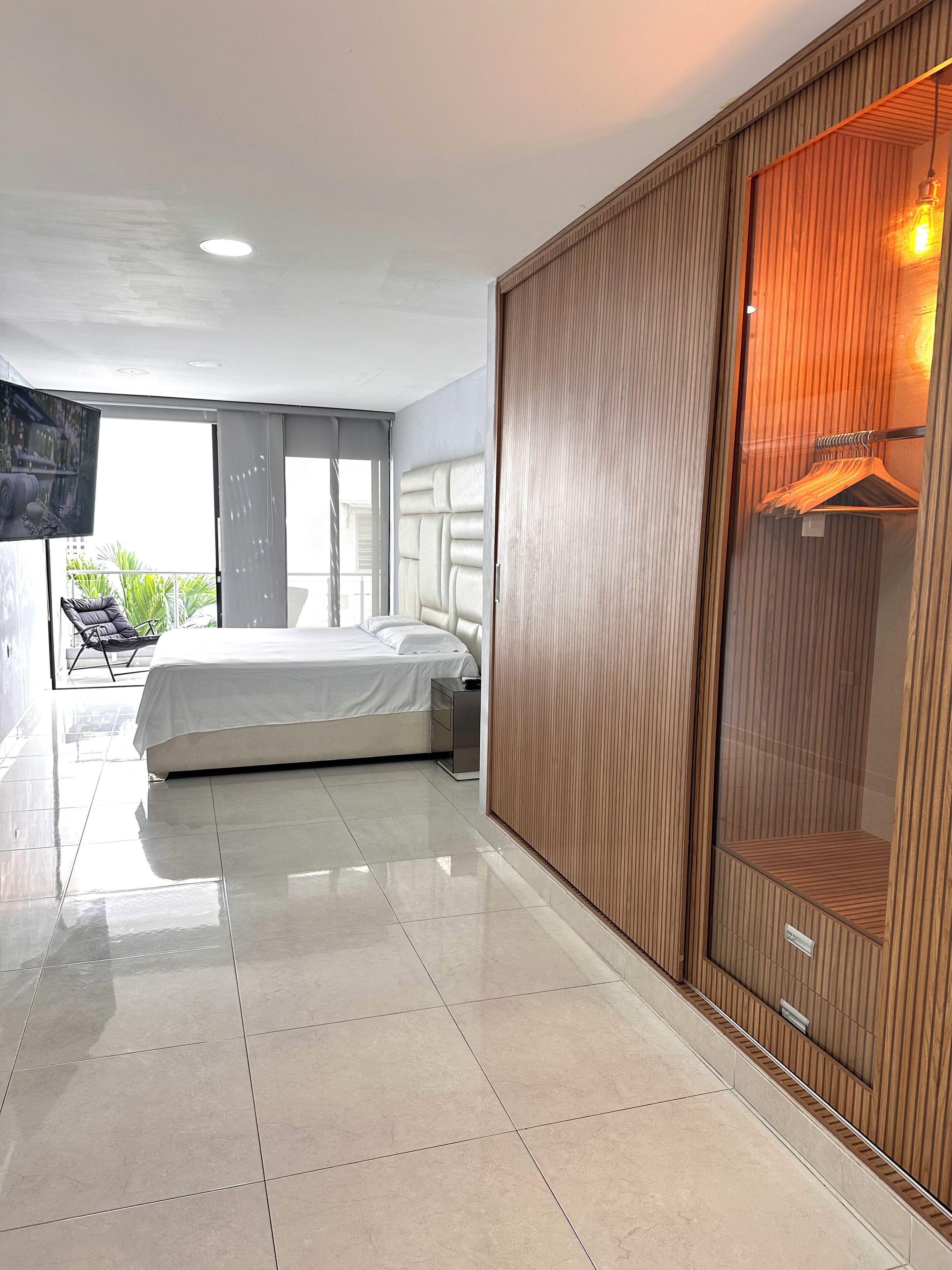 Strykejern/-brett, internettilgang og sengetøy