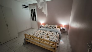 2 bedrooms, travel crib, free WiFi, bed sheets