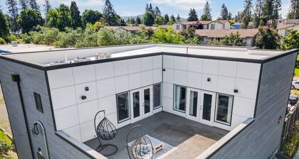 Modern Top Floor 2BR 1BA w Private Rooftop Patio South Hill Near Downtown