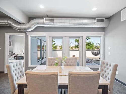 Modern Top Floor 2BR 1BA w Private Rooftop Patio South Hill Near Downtown