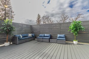 Terrace/patio - Modern Top Floor 2BR 1BA w Private Rooftop Patio South Hill Near Downtown (Spokane)