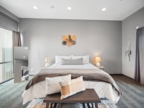 2 Schlafzimmer, Schreibtisch, Bügeleisen/Bügelbrett, Reisekinderbett