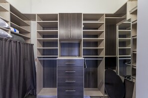 Interior - Modern Top Floor 2BR 1BA w Private Rooftop Patio South Hill Near Downtown (Spokane)