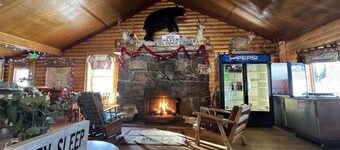 Suite 3: Wake Up Wild in Ten Sleep! Vibes, Epic Trails, Legendary Eats Await!