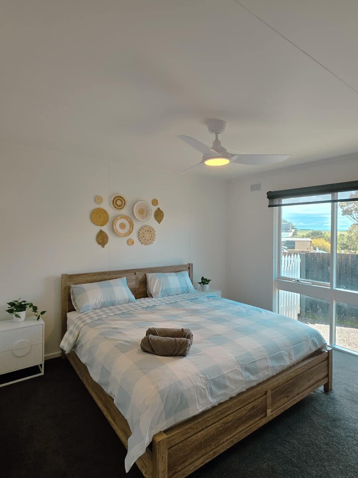 3 bedrooms, iron/ironing board, bed sheets