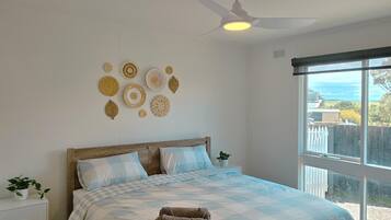 3 bedrooms, iron/ironing board, bed sheets