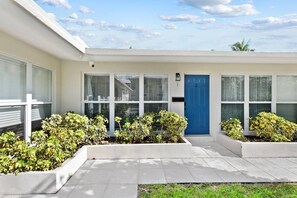 Exterior detail - Coral Ridge Suites #2 - Heated Pool, Beach Gear (Fort Lauderdale)