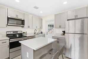 Microwave, oven, stovetop, dishwasher - Coral Ridge Suites #2 - Heated Pool, Beach Gear (Fort Lauderdale)
